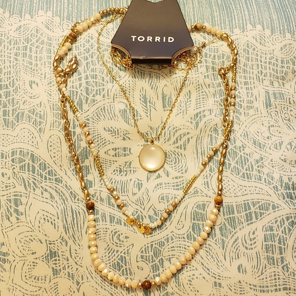 NWT GOLD-TONE BEADED LAYERED NECKLACE - Picture 4 of 13